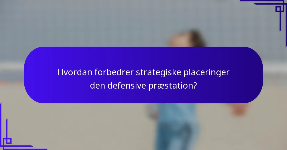 Hvordan forbedrer strategiske placeringer den defensive præstation?